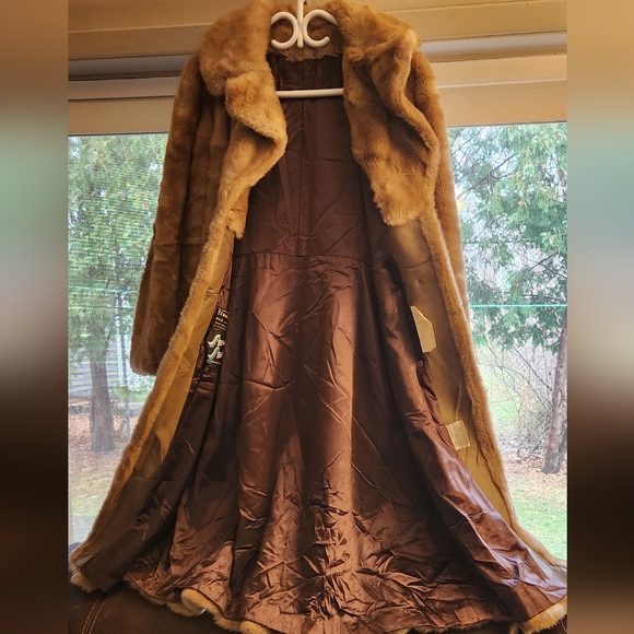 VINTAGE Tissavel Fur Coat | Tissavel of France - Picture 4 of 15